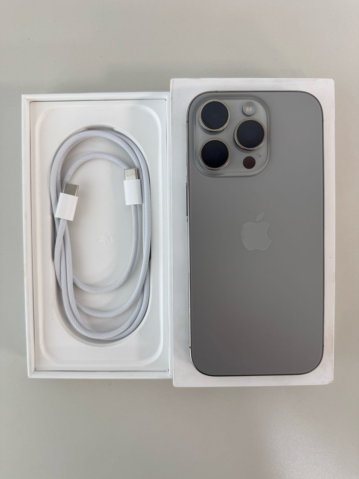 iPhone 16 Pro 256GB Natural - Seminovo